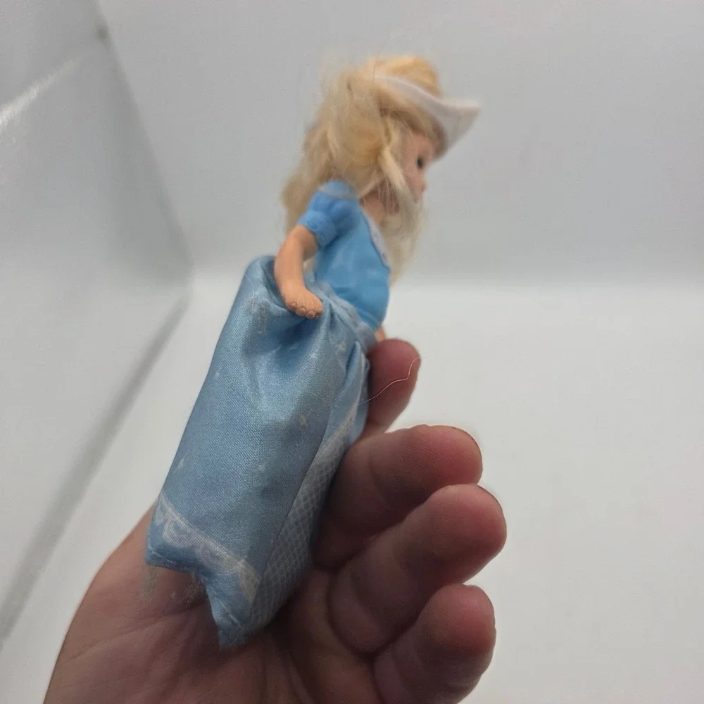 2010 Madame Alexander Cinderella Doll McDonald's Happy Meal 5